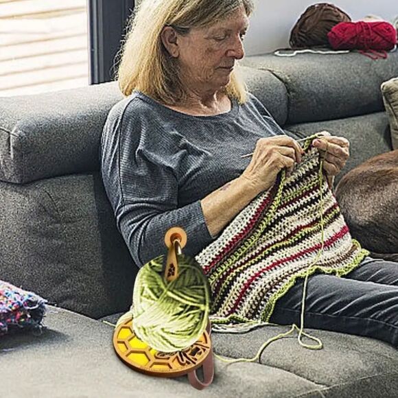 Wrist Yarn Holder: Leaves Wood Crochet Knitting Carousel Dispenser Yarn Spinner - Picture 12 of 12